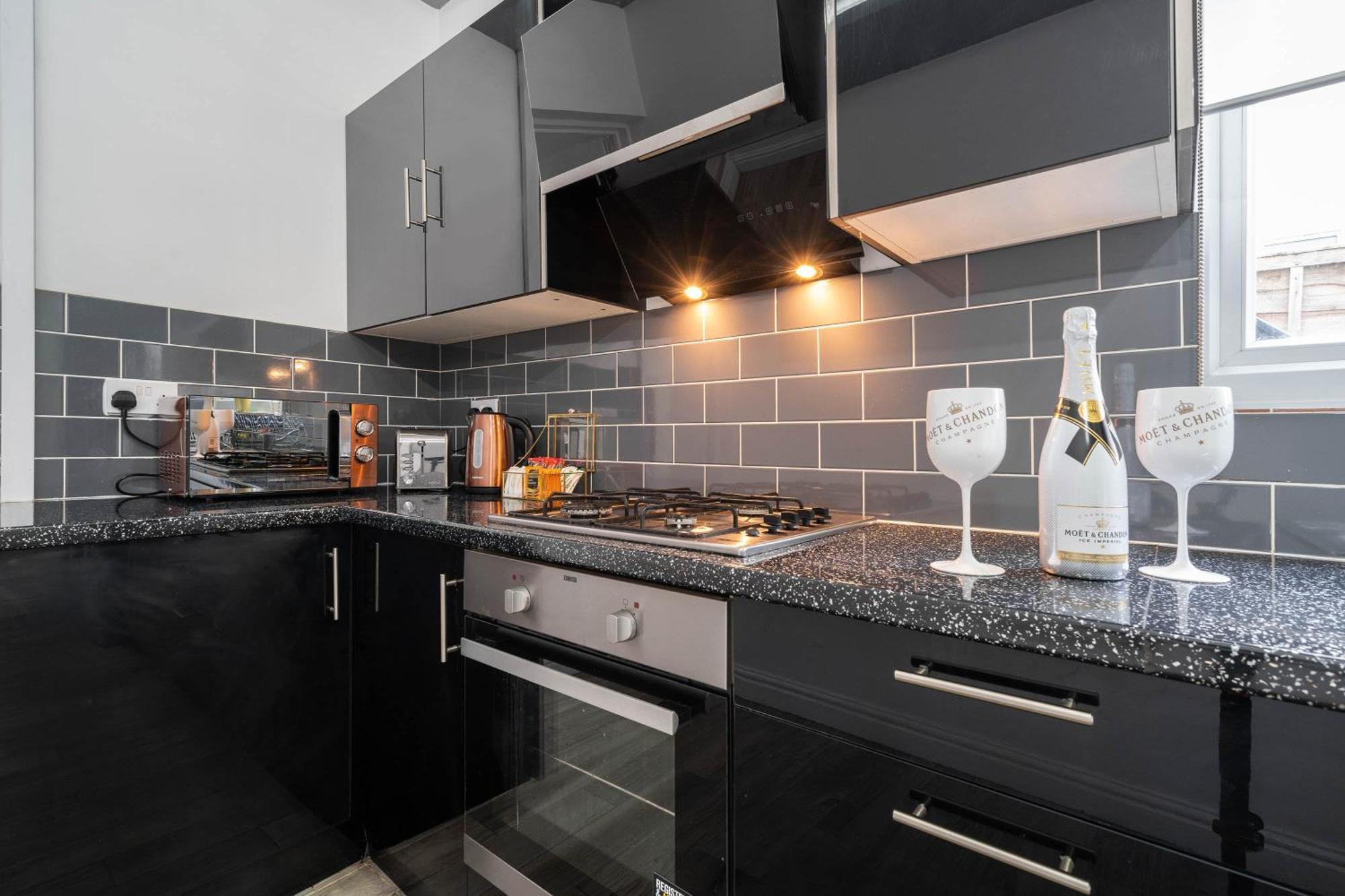 Five Bedroom Townhouse - Near City Centre - Edgbaston - On Street Parking - Wifi - Netflix - 974P Birmingham Exterior foto